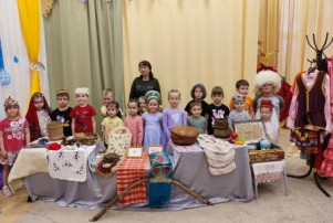 «Живут в России разные народы с давних пор» МБУК «Лесосибирский краеведческий музей» «Живут в России разные народы с давних пор» МБУК «Лесосибирский краеведческий музей».
